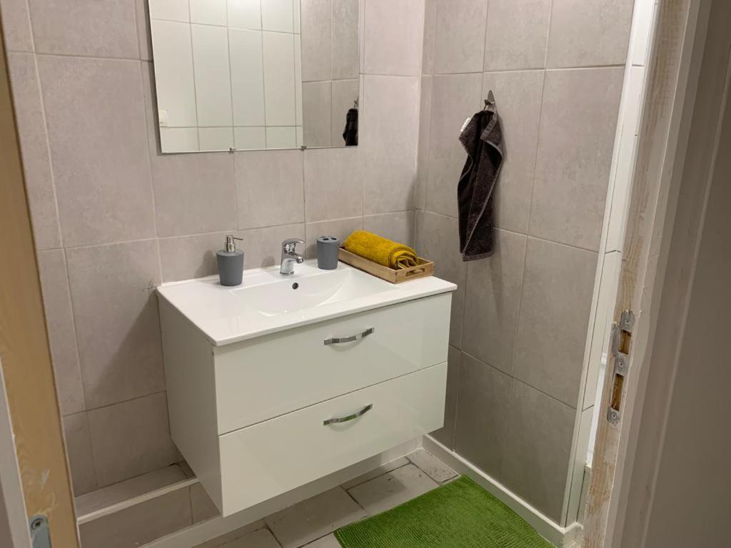 Apartment Velodrome F4 Dans Villa 5 Lits Parking Et Piscine Partagee *